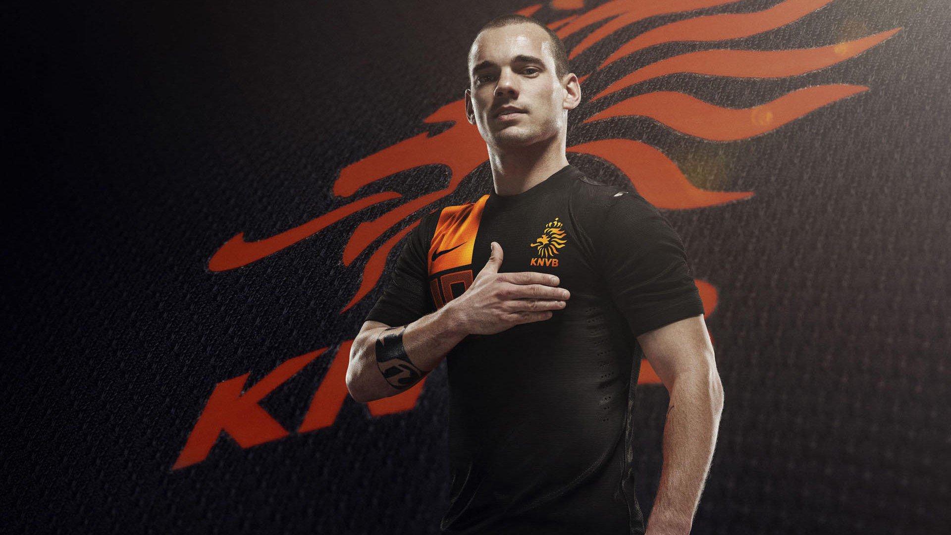 笑傲国家德比！红蓝军团绝杀制胜，赛后更衣室狂欢合影定格历史性胜利