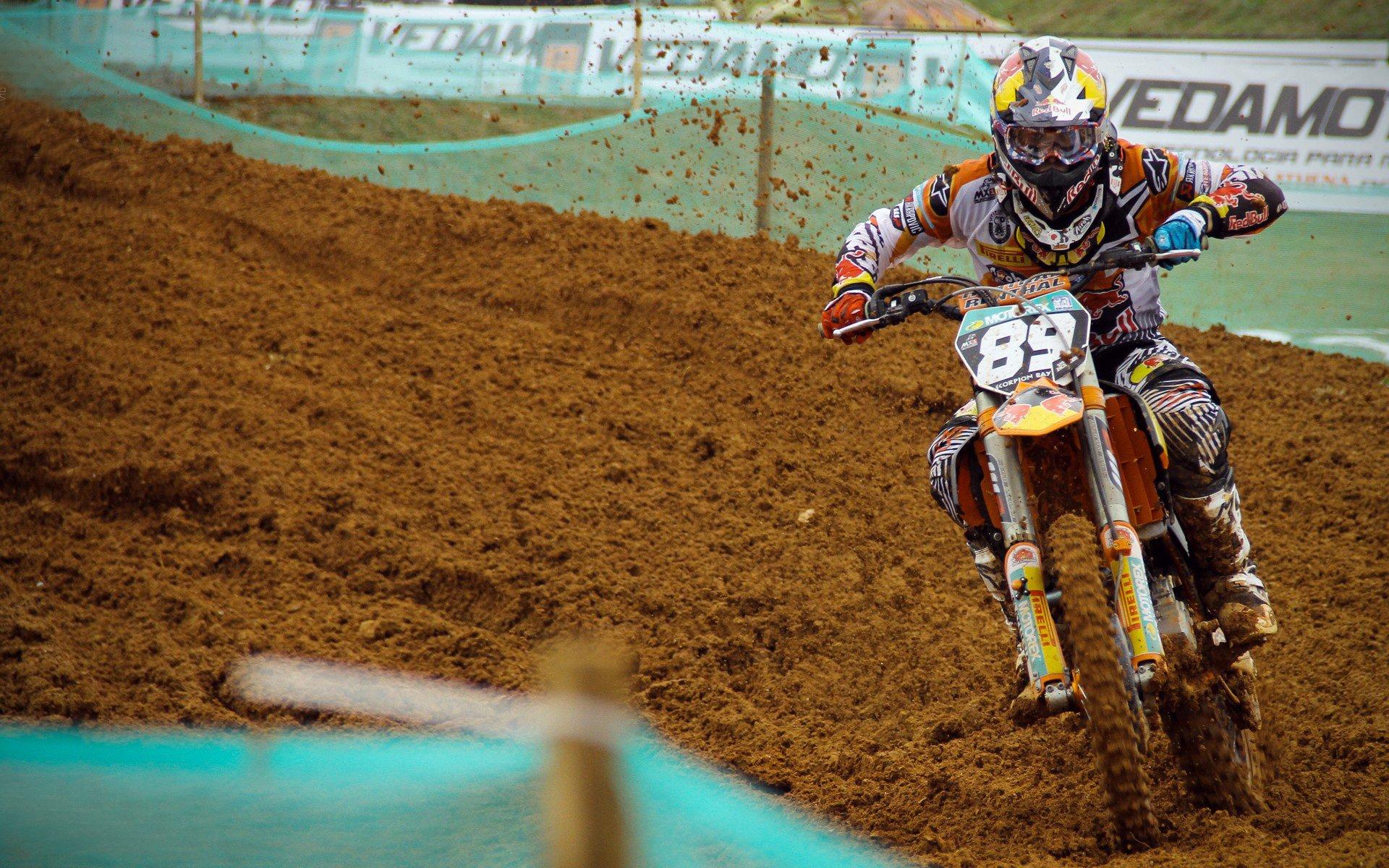 电讯报：列维面临巨大压力，波斯特科格鲁帅位悬而未决